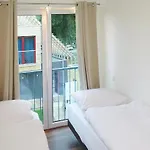 Haus 6 *